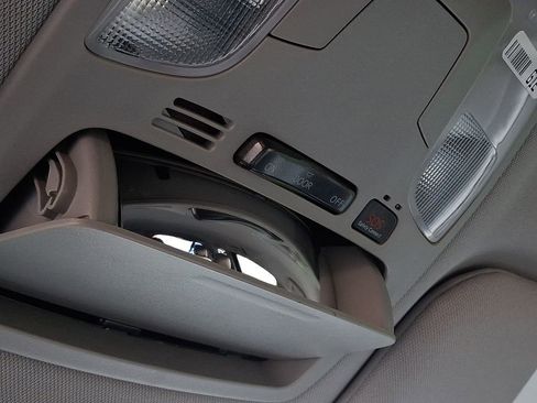 Used 2020 Toyota Sienna L image 26