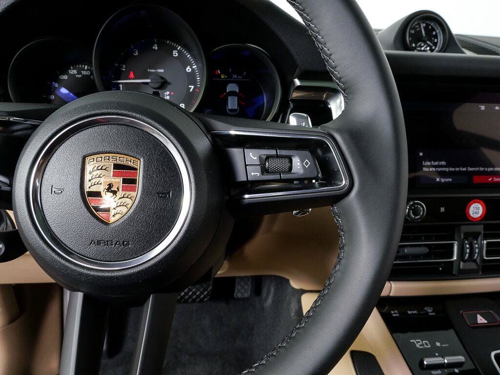 Certified 2026 Porsche Macan AWD/4WD image 11
