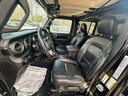 Used 2018 Jeep Wrangler Unlimited Sahara w/ Dual Top Group AWD/4WD image 13