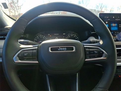 Used 2023 Jeep Compass Limited image 18