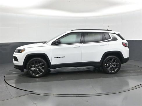New 2026 Jeep Compass Latitude image 7