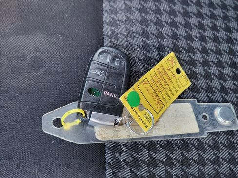 Used 2016 Dodge Challenger SXT image 30