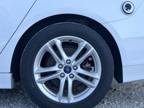 Used 2018 Ford Fusion SE w/ Equipment Group 602A FWD image 10