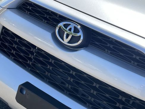 Used 2014 Toyota 4Runner SR5 AWD/4WD image 32
