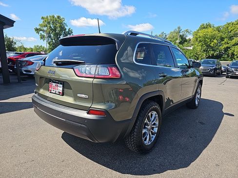 Used 2021 Jeep Cherokee Latitude Plus w/ Mopar Interior Package AWD/4WD image 3