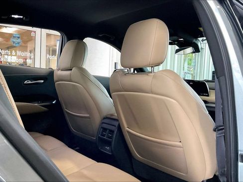 Used 2025 Cadillac XT4 Premium Luxury FWD image 20