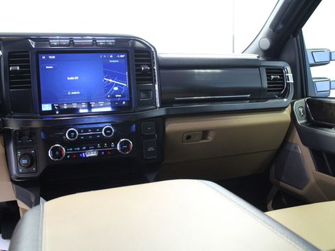 Used 2024 Ford F250 Lariat w/ Chrome Package image 19