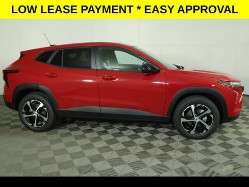 New 2026 Chevrolet Trax RS w/ Sunroof Package FWD image 2
