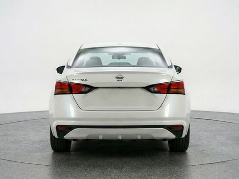 Used 2025 Nissan Altima 2.5 SV image 7