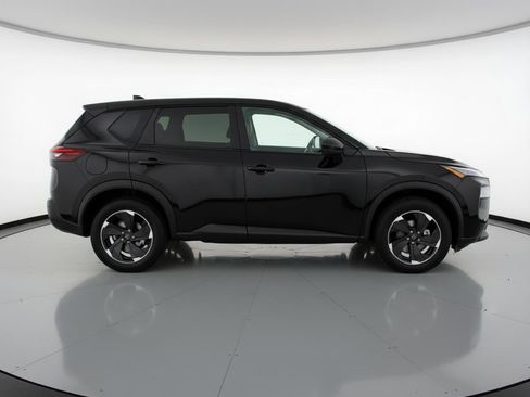 Used 2025 Nissan Rogue SV image 11