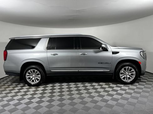 Used 2023 GMC Yukon XL Denali AWD/4WD image 4