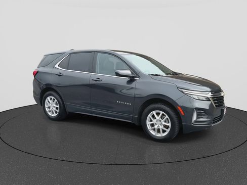 Used 2023 Chevrolet Equinox RS image 2