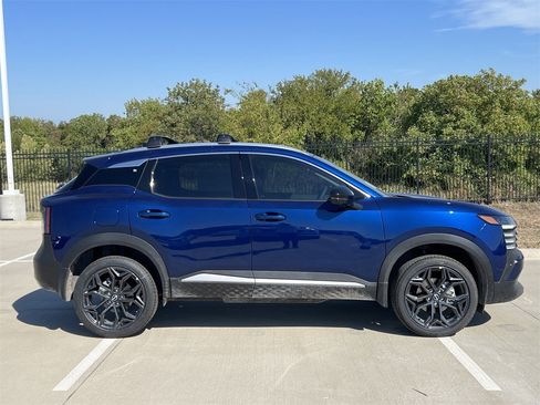 New 2026 Nissan Kicks SR image 3