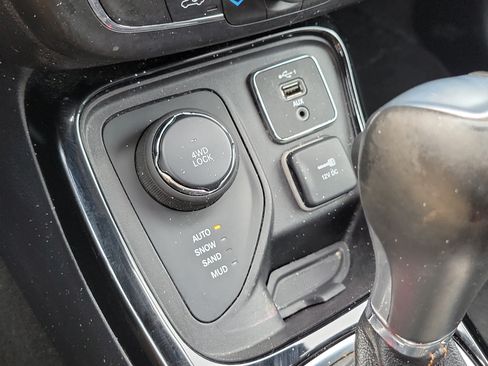 Used 2021 Jeep Compass Limited AWD/4WD image 34