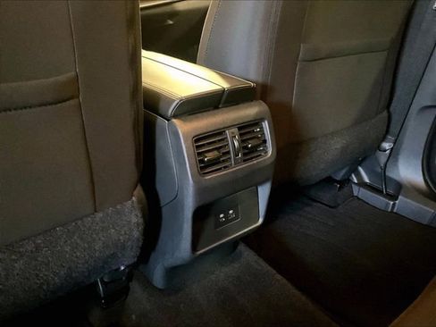 Used 2022 Nissan Rogue SV image 28