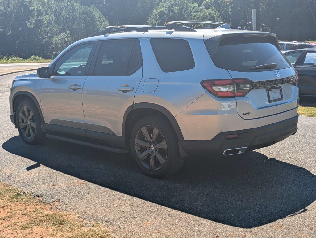 Used 2023 Honda Pilot Sport image 6