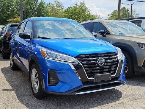 Used 2021 Nissan Kicks S FWD image 2