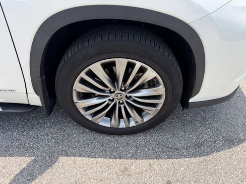 Used 2021 Toyota Highlander Platinum AWD/4WD image 4