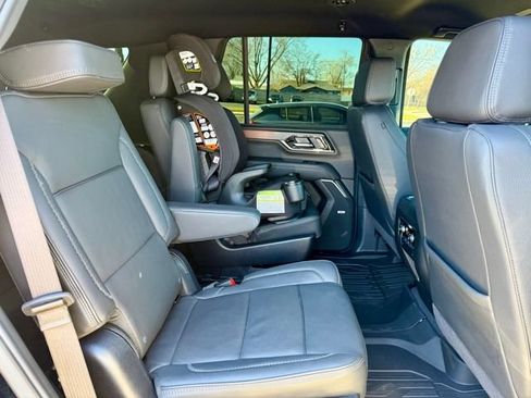 Used 2025 GMC Yukon Denali AWD/4WD image 12