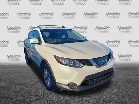Used 2018 Nissan Rogue Sport SV FWD image 2