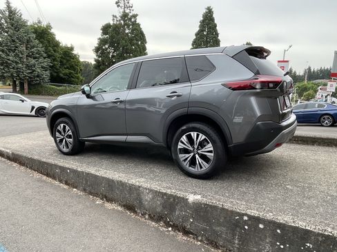 Used 2022 Nissan Rogue SV AWD/4WD image 5