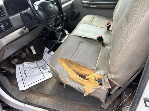 Used 1999 Ford F550 4x4 Regular Cab Super Duty image 5