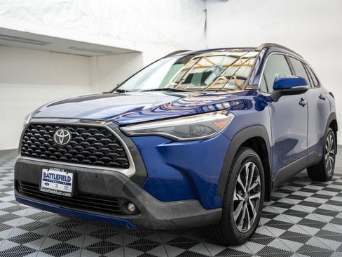 Used 2022 Toyota Corolla Cross XLE w/ Convenience Package AWD/4WD image 3