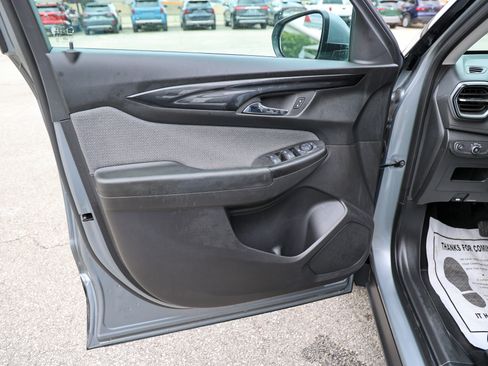 Used 2025 Chevrolet TrailBlazer LT AWD/4WD image 29