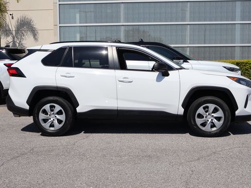 Used 2019 Toyota RAV4 LE FWD image 11