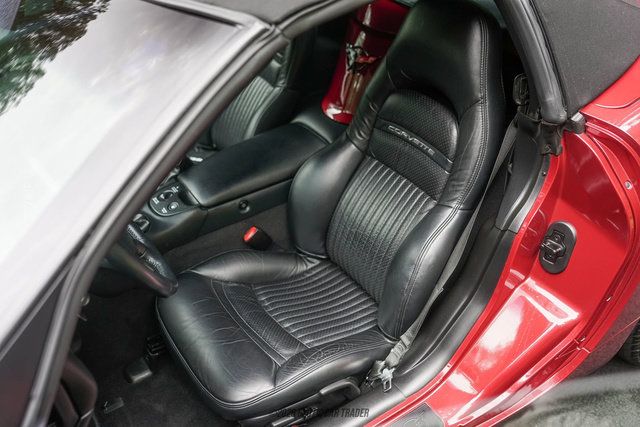 Used 2004 Chevrolet Corvette Convertible w/ Preferred Equipment Group RWD image 37
