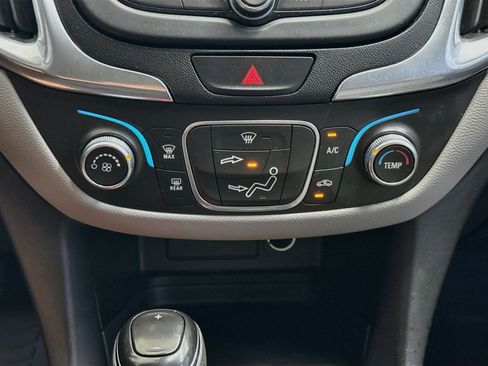 Used 2020 Chevrolet Equinox LS FWD image 22