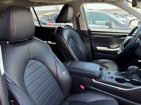Used 2022 Toyota Highlander XLE image 31