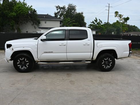 Used 2020 Toyota Tacoma SR5 RWD image 7