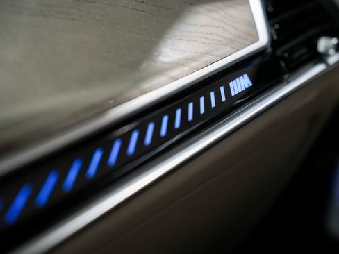 Used 2024 BMW X7 M60i w/ Executive Package image 22