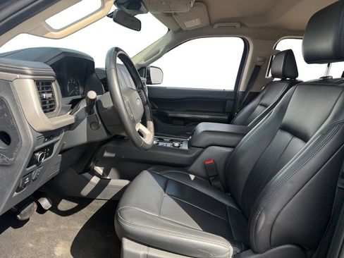 Used 2024 Ford Expedition XLT image 9