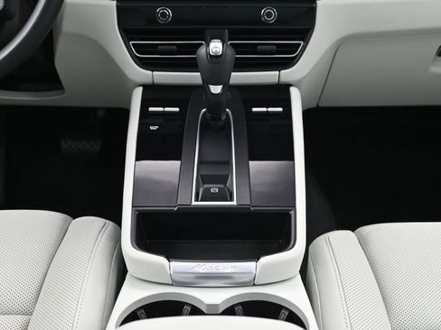 Certified 2023 Porsche Macan GTS image 10