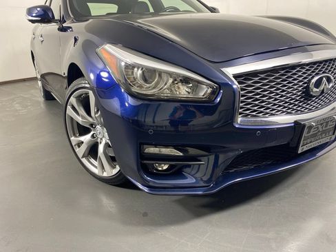 Used 2017 INFINITI Q70 3.7 w/ Technology Package AWD/4WD image 3