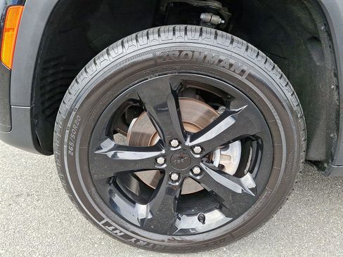 Certified 2022 Jeep Grand Cherokee L Laredo image 8