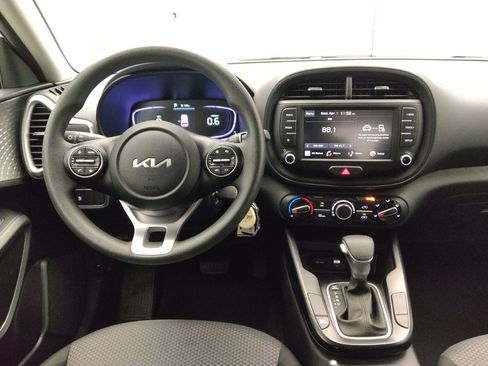 Used 2025 Kia Soul LX w/ LX Technology Package image 22