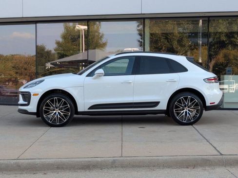 Certified 2026 Porsche Macan AWD/4WD image 2
