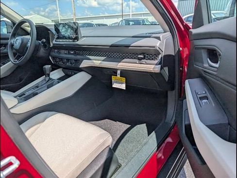 Used 2025 Honda Accord SE image 23