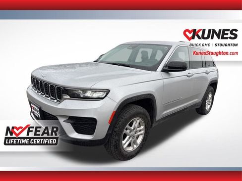 Used 2024 Jeep Grand Cherokee Laredo AWD/4WD image 6