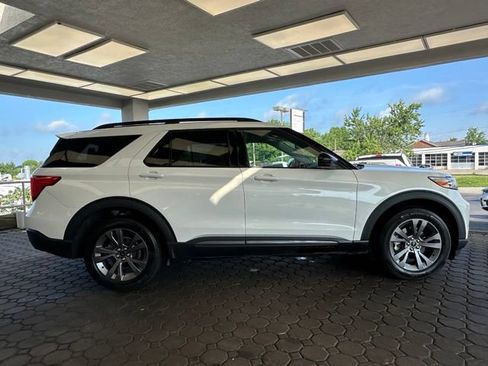 Used 2023 Ford Explorer XLT w/ Equipment Group 202A AWD/4WD image 4