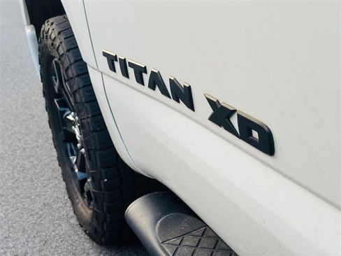 Used 2019 Nissan Titan SV w/ SV Convenience Package image 14