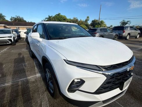 Used 2025 Chevrolet Blazer LT AWD/4WD image 3