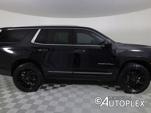 Used 2026 GMC Yukon Denali Ultimate w/ LPO, Floor Liner Package AWD/4WD image 4