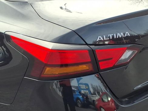 Used 2023 Nissan Altima 2.5 SV image 9