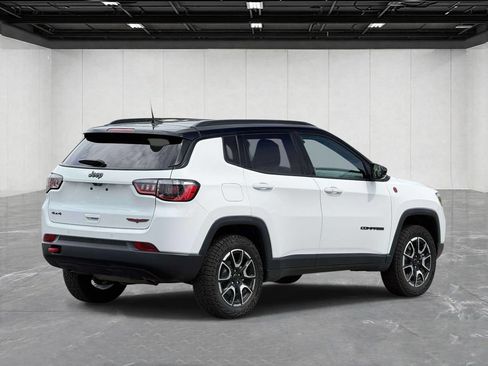 Used 2025 Jeep Compass Trailhawk AWD/4WD image 5