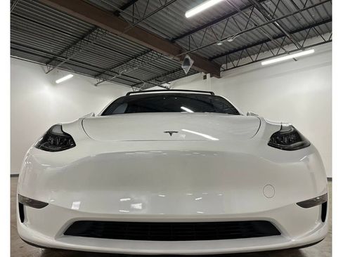 Used 2023 Tesla Model Y Performance image 3