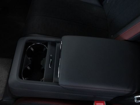 Certified 2025 Bentley Flying Spur Plug-In Hybrid image 27